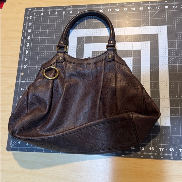 Gucci Sukey Brown Leather Shoulder Bag with Gold Accents - Picture 16 of 16